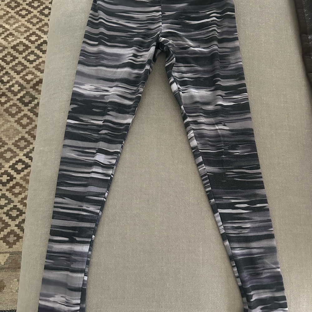 Balance Collection Gray Patterned Leggings - Picture 3 of 3